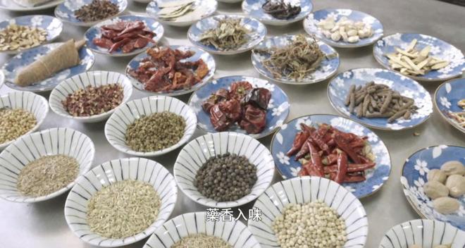 节目尽显中医的“国际范儿”麻将胡了模拟器这档刚开播的(图10)